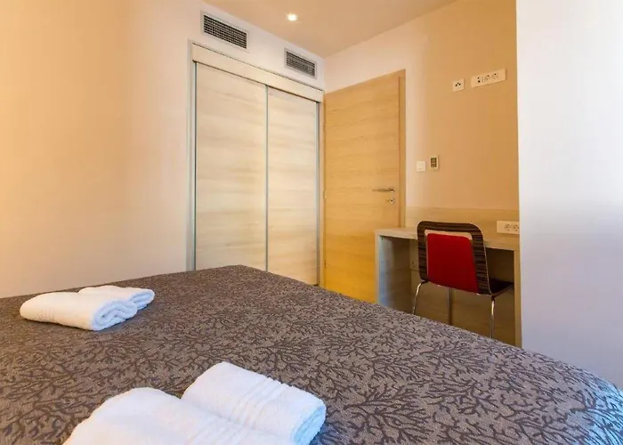 아파트 3 Bedroom In 몰루나트