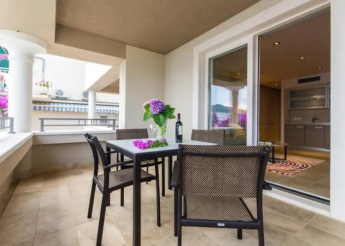 3 Bedroom In * 몰루나트