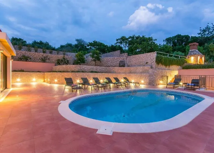 아파트 3 Bedroom In 몰루나트