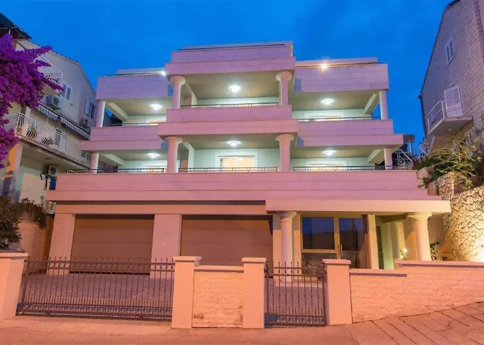 아파트 3 Bedroom In *