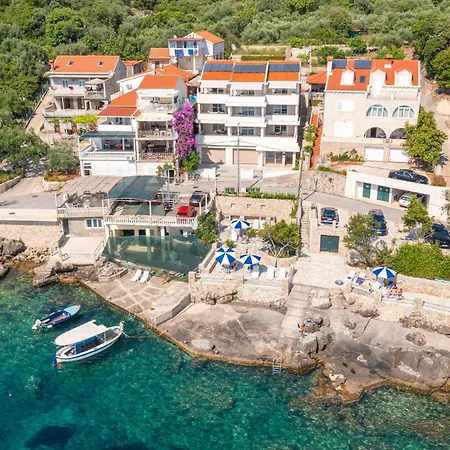 3 Bedroom In Апартаменты *