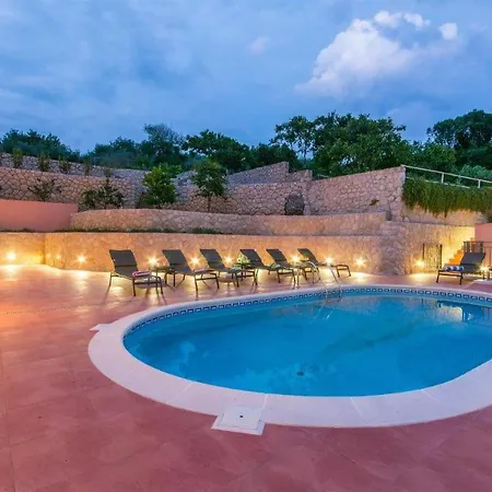 Апартаменты 3 Bedroom In Молунат