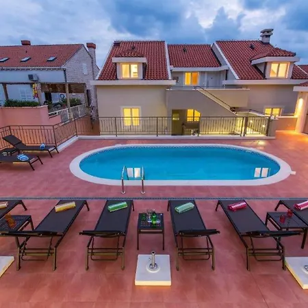 Appartement Lovely Apartment In Molunat With Swimming Pool Molunat