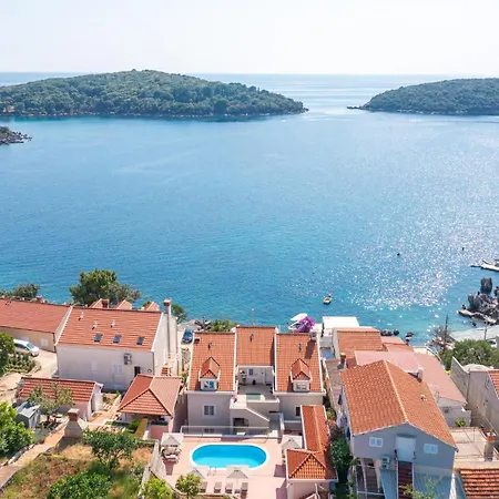 3 Bedroom In Апартаменты *